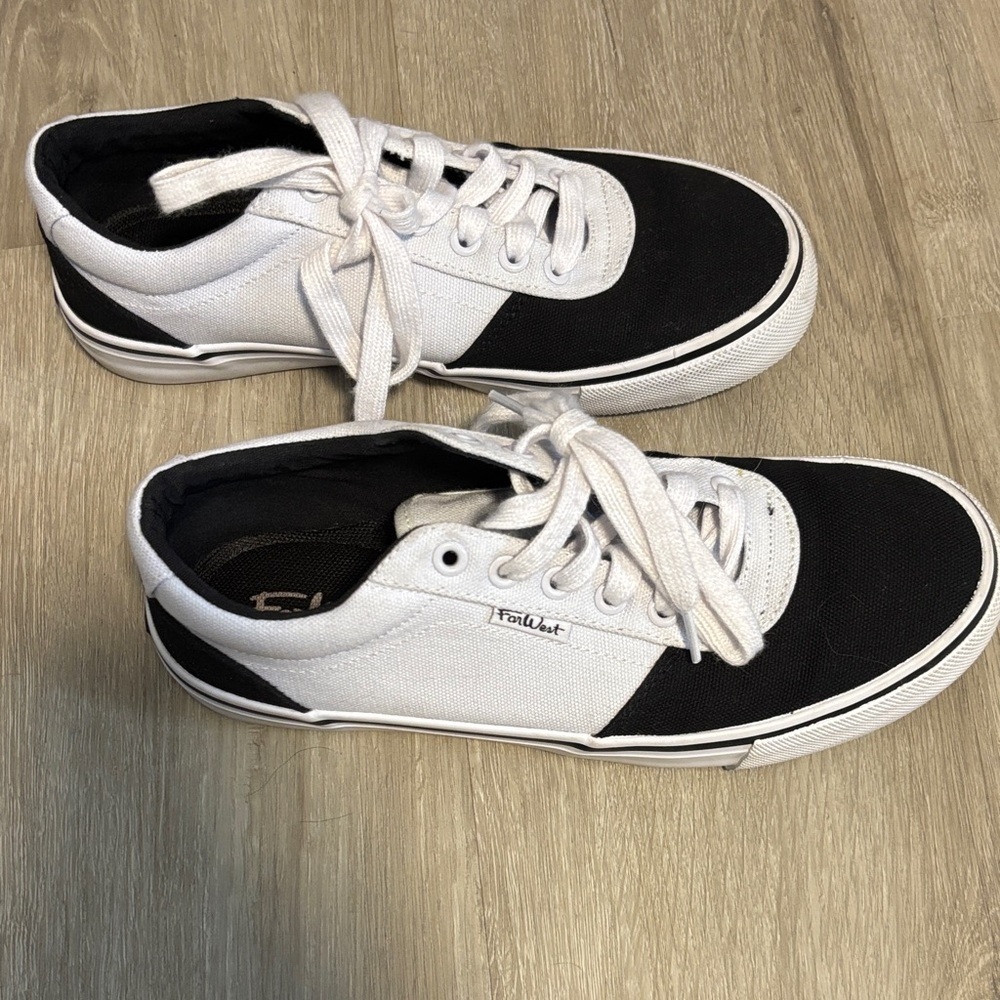 Far West Women's Classic Black and White Sneakers